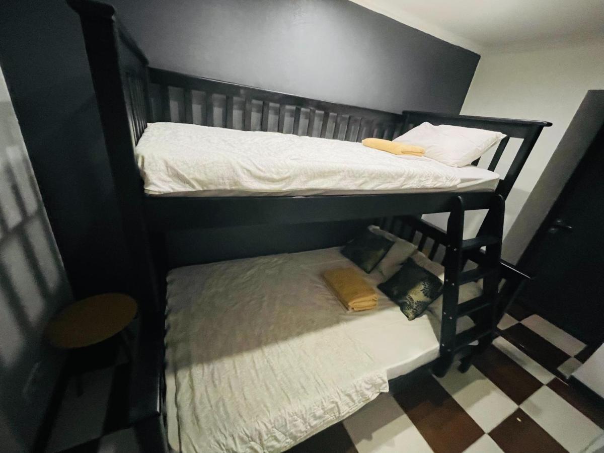 Le Reve City Hostel โอเดสซา ภายนอก รูปภาพ
