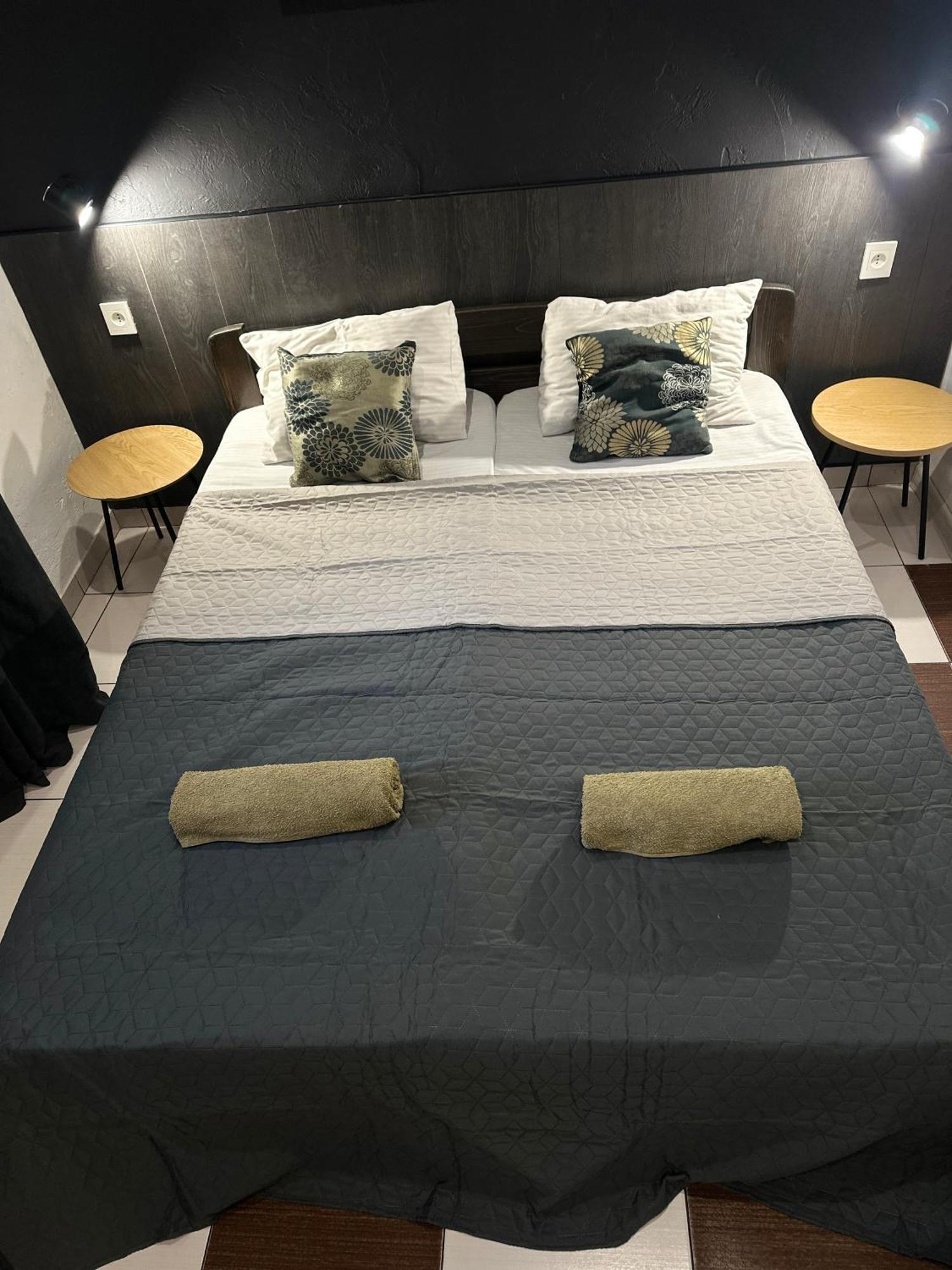 Le Reve City Hostel โอเดสซา ภายนอก รูปภาพ